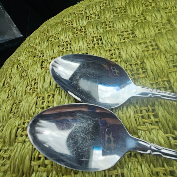 2 Oneida Strathmore Serving Spoons 8.5" stainless scrolls classic romantic - Picture 3 of 7